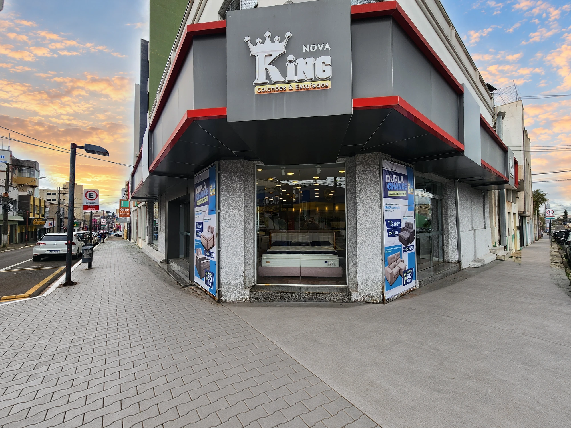 Fachada da Nova King Colchões & Estofados, em Guarapuava